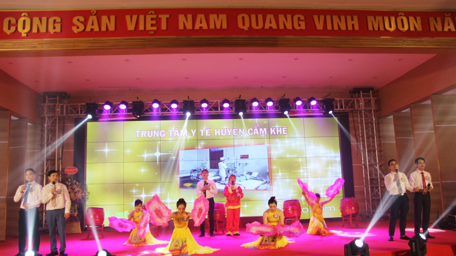 Trung tâm y tế huyện Cẩm Khê tham dự hội thi Cán bộ ngành Y đổi mới phong cách, thái độ phục vụ hướng tới sự hài lòng của người bệnh năm 2019