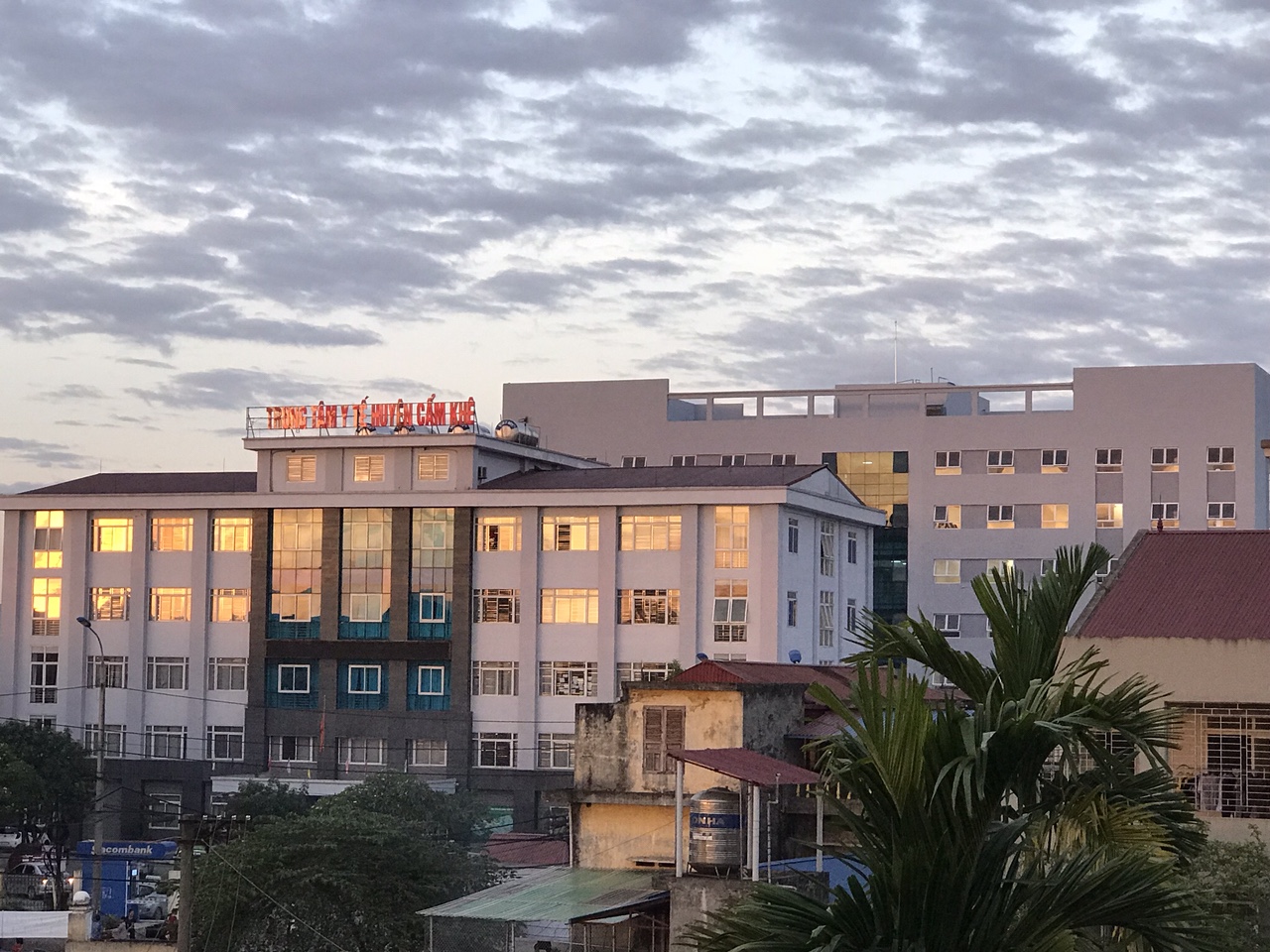 Trung tâm y tế huyện Cẩm Khê đưa khu nhà điều trị nội trú 7 tầng chất lượng  cao vào hoạt động