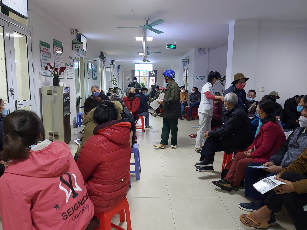 BỆNH NHÂN KHÁM VÀ ĐIỀU TRỊ TĂNG CAO SAU DỊP TẾT